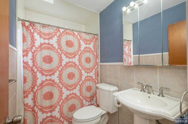 300 Claremont Ave, Verona NJ  07044-2549 exterior