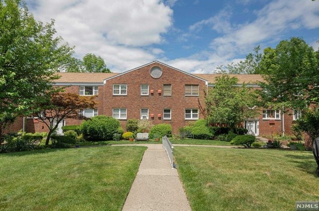 300 Claremont Ave, Verona NJ  07044-2120 exterior