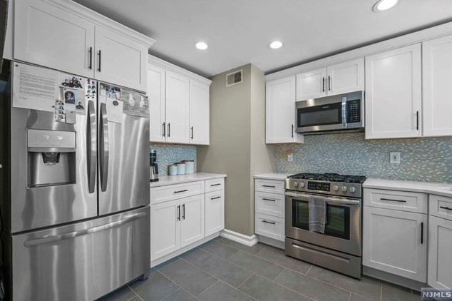 615 Wendover Ct, Dover NJ  07869-1647 exterior