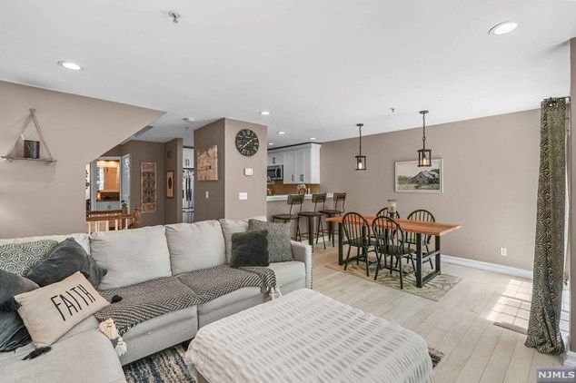 615 Wendover Ct, Dover NJ  07869-1647 exterior