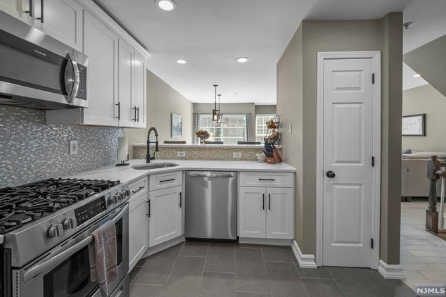 615 Wendover Ct, Dover NJ  07869-1647 exterior