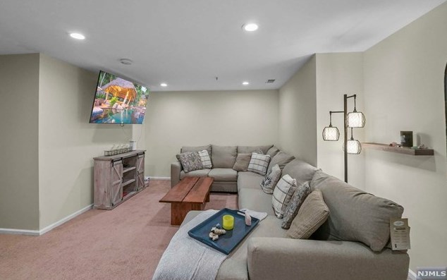 615 Wendover Ct, Dover NJ  07869-1647 exterior