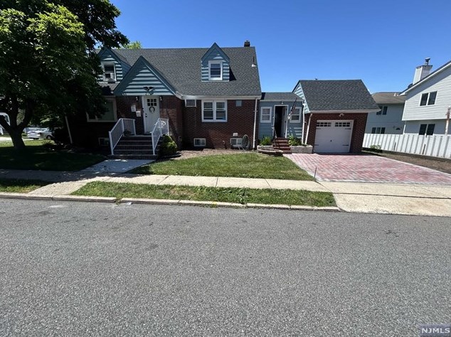 212 Elm St, Elmwood Park, NJ 07407