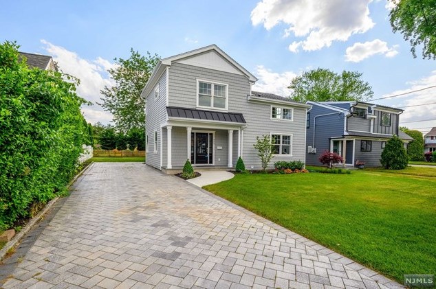 909 Homestead Rd, Wall Township, NJ 08750