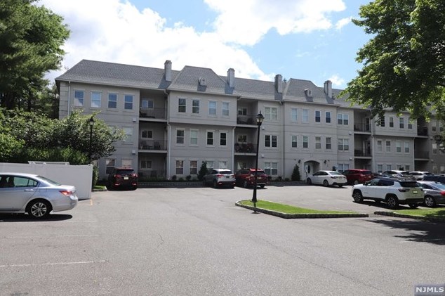 708 Brittany Dr, Wayne, NJ 07470-3258