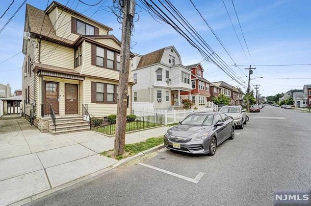 753 Hamilton St, East Newark, NJ 07029