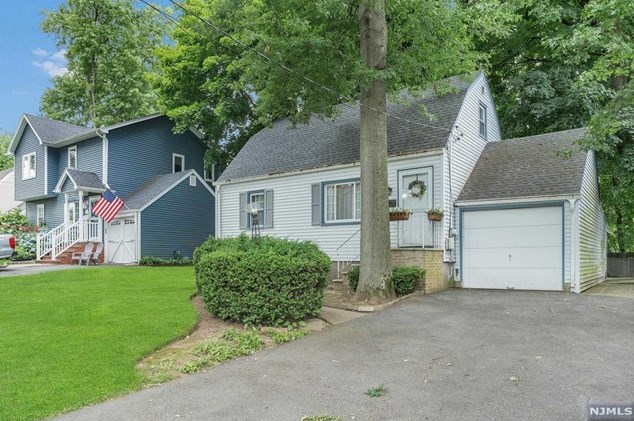 96 Romano Dr, Dumont, NJ 07628-2021
