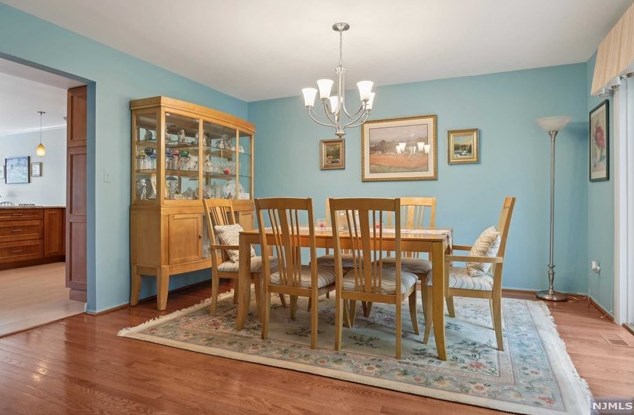 21 Indian Fld Ct, Mahwah NJ 07430-2243 exterior