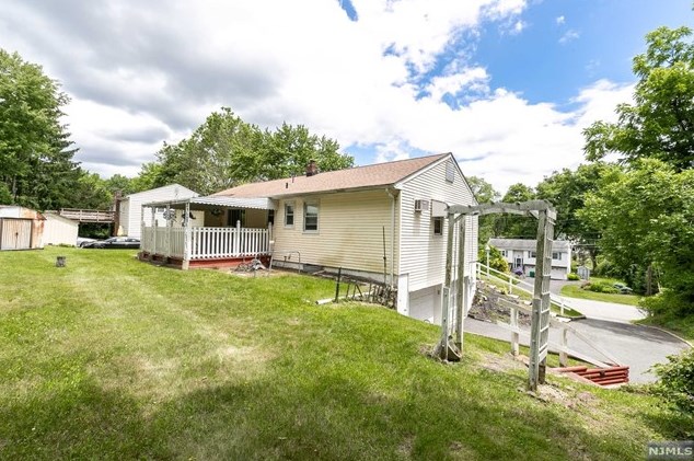 10 Brookside Ave, Hackettstown NJ 07840-4104 exterior