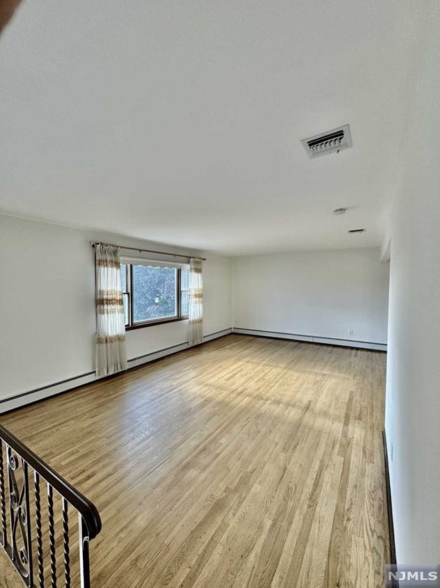 5 Walnut St, Elmwood Park, NJ 07407-1340