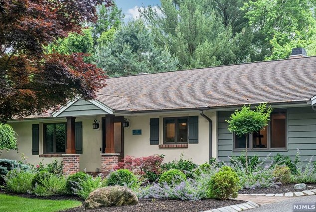 211 Wayfair Cir, Franklin Lakes, NJ 07417