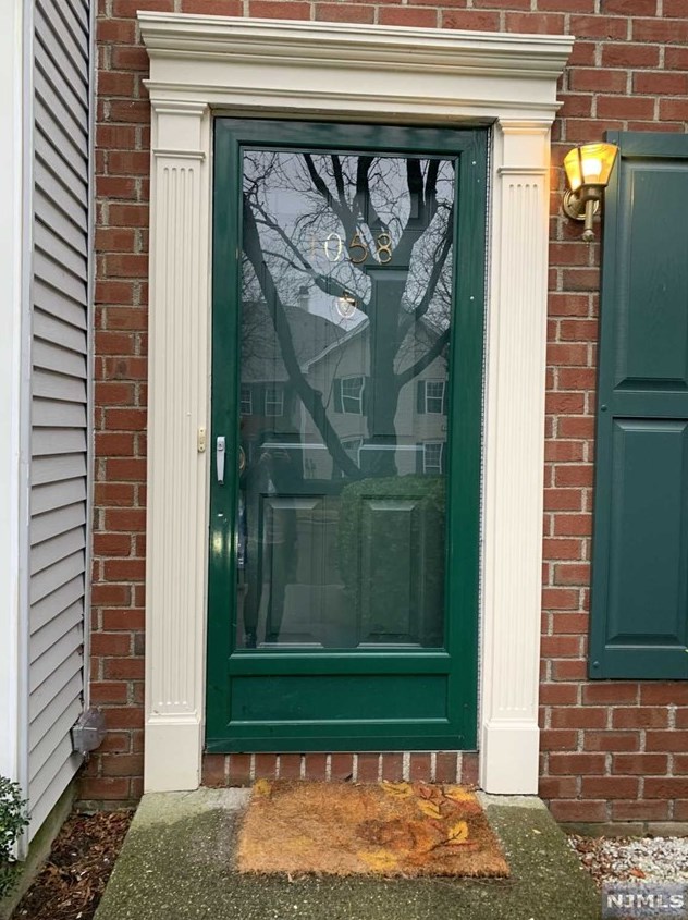 1058 Chedworth Cir, Mahwah, NJ 07430