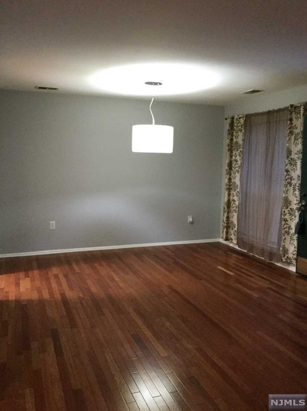 1058 Chedworth Cir, Mahwah NJ  07430-1381 exterior
