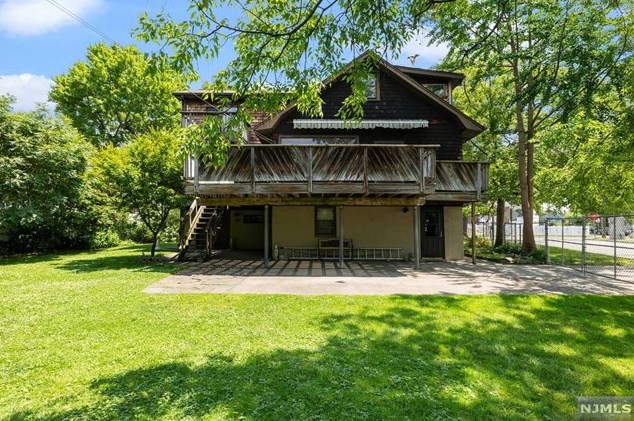 43 Eckel Rd, Little Ferry, NJ 07643