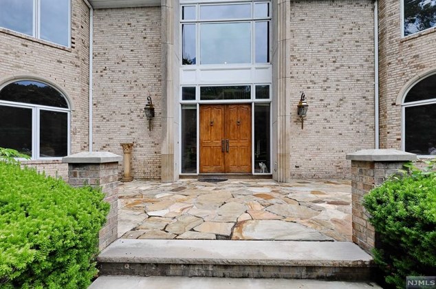 54 Woodcliff Lake Rd, Upper Saddle River, NJ 07458