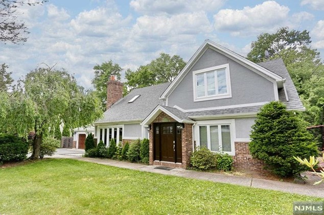 543 Burlington St, Paramus, NJ 07652