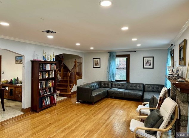 605 Ramapo Rd, Teaneck, NJ 07666-1803