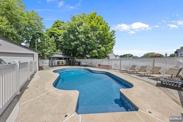 80 Gordon St, Ridgefield Park, NJ 07660