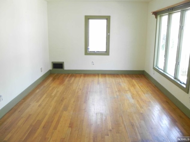 15 Beech St, Little Ferry, NJ 07643