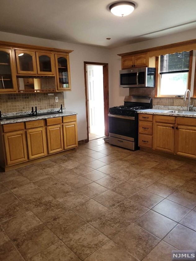 171 Sylvan Ave, Newark, NJ 07104