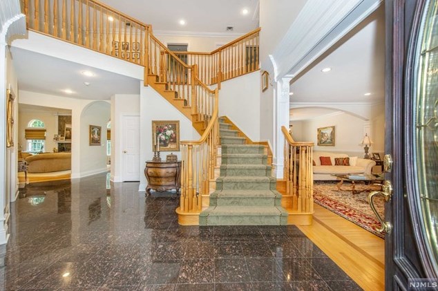 1054 Franklin Lake Rd, Franklin Lakes, NJ 07417