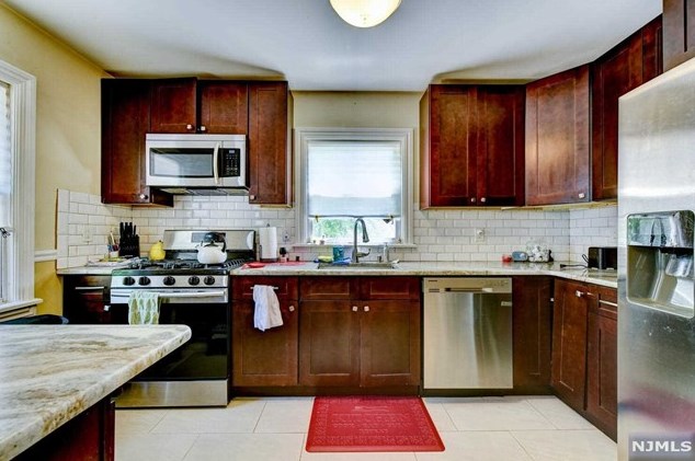 82 Race St, Nutley NJ  07110-2628 exterior