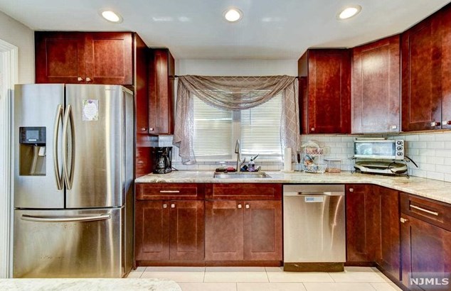 82 Race St, Nutley NJ  07110-2628 exterior