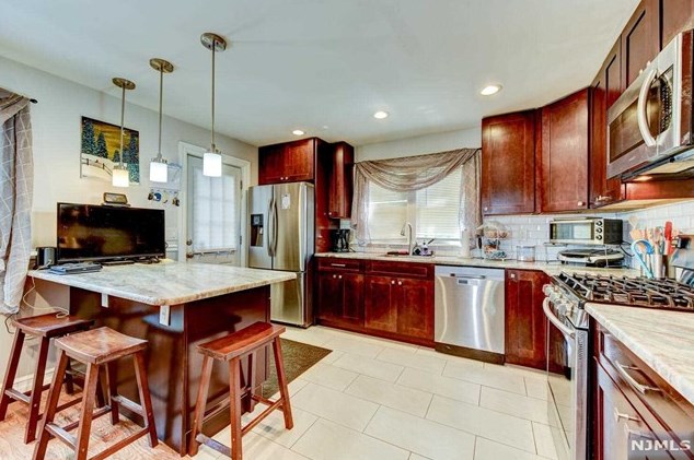 82 Race St, Nutley NJ  07110-2628 exterior