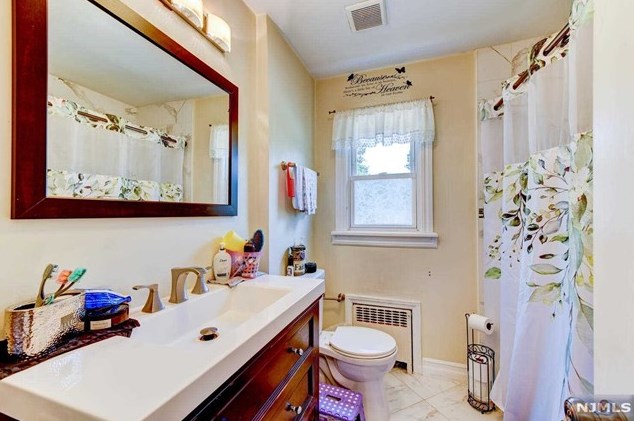 82 Race St, Nutley NJ  07110-2628 exterior