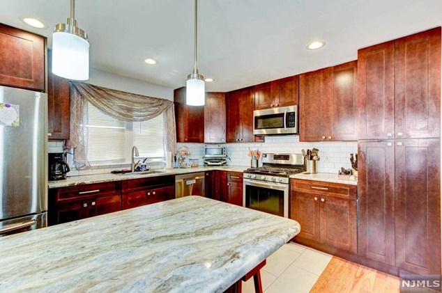 82 Race St, Nutley NJ  07110-2628 exterior