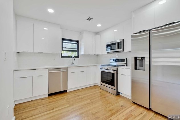 373 Palisade Ave #3, Jersey City, NJ 07307