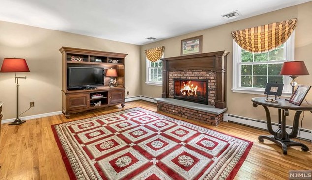 260 Crocker Pl, Haworth, NJ 07641