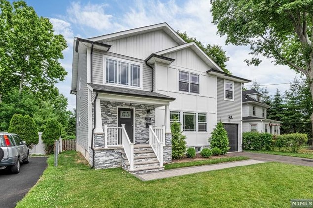 283 Eccleston Pl, Maywood, NJ 07607