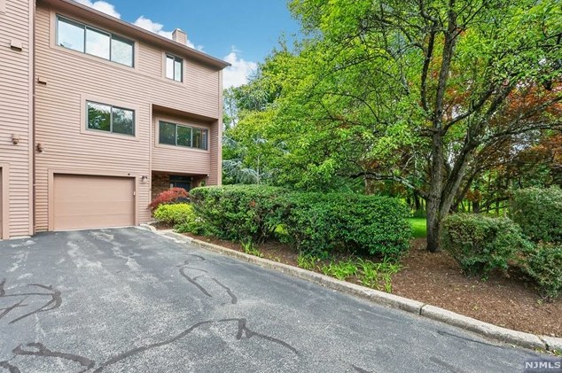 51 Lexington Ct, Westwood, NJ 07676