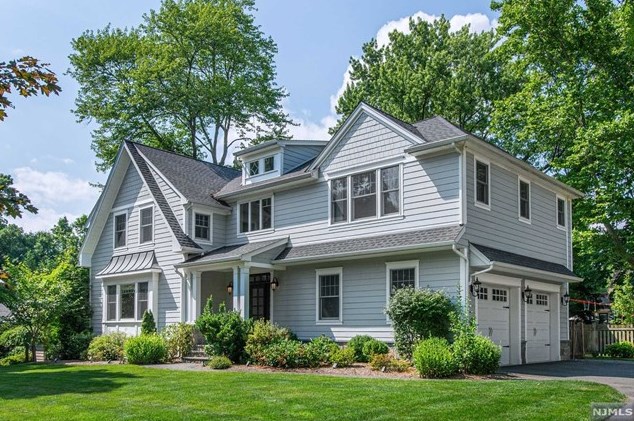 130 Starr Pl, Wyckoff, NJ 07481