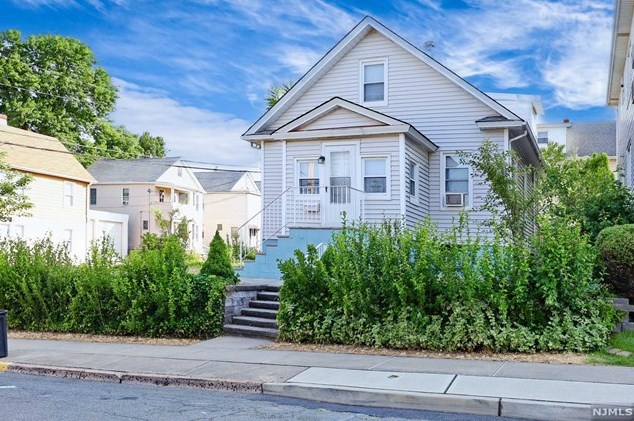 19 Wadsworth St, Wallington, NJ 07057