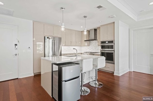 150 Henley Pl #303, Union City, NJ 07086