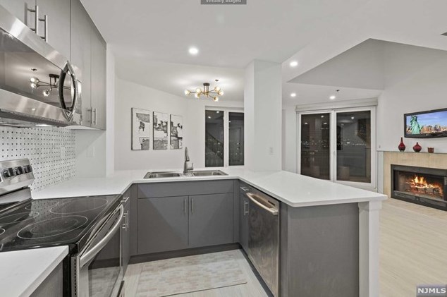 600 Harbor Blvd #1009, Union City, NJ 07086