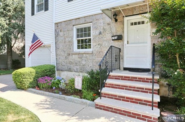 260 Kensington Rd, River Edge, NJ 07661