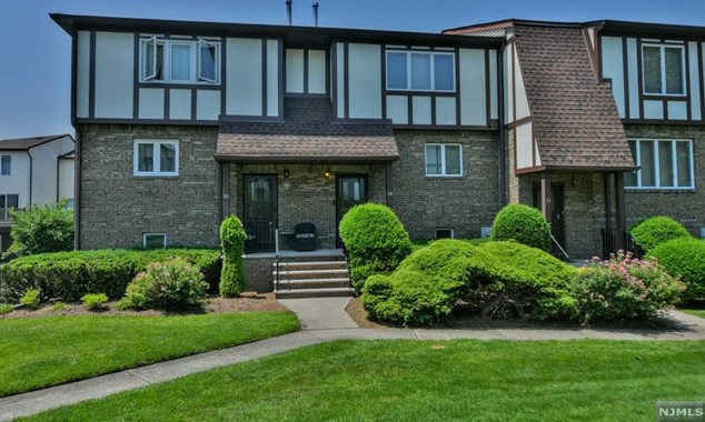54 Canterbury Ln, N Milford, NJ 07646