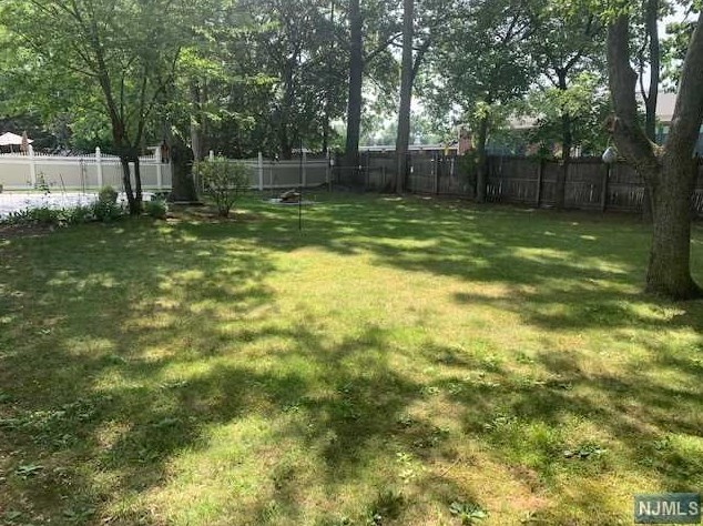 519 Green Valley Rd, Paramus, NJ 07652