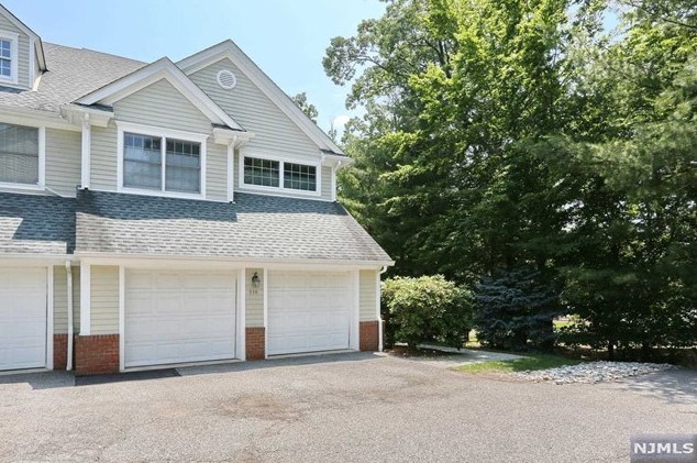 516 Huntington Ct, Wyckoff, NJ 07481