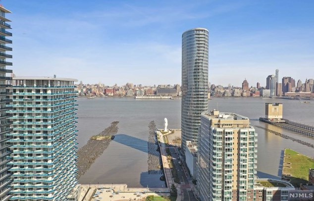 75 Park Ln, Jersey City NJ  07310-3101 exterior