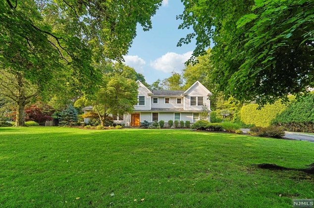 116 Schuyler Rd, Allendale, NJ 07401