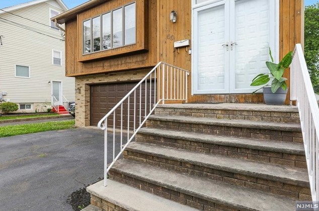 66 Florence Pl, Elmwood Park, NJ 07407