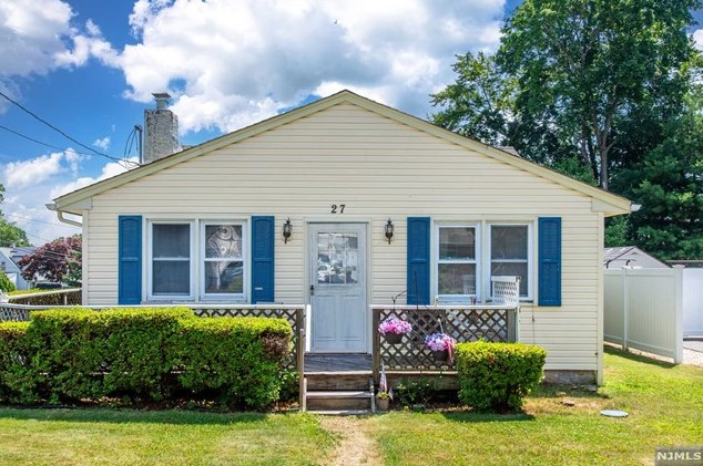 27 Knoll Rd, Boonton, NJ 07005