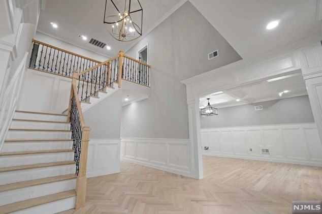 204 Mohawk Dr, River Edge, NJ 07661