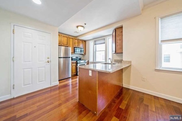 620 38th St #503, Union City, NJ 07087