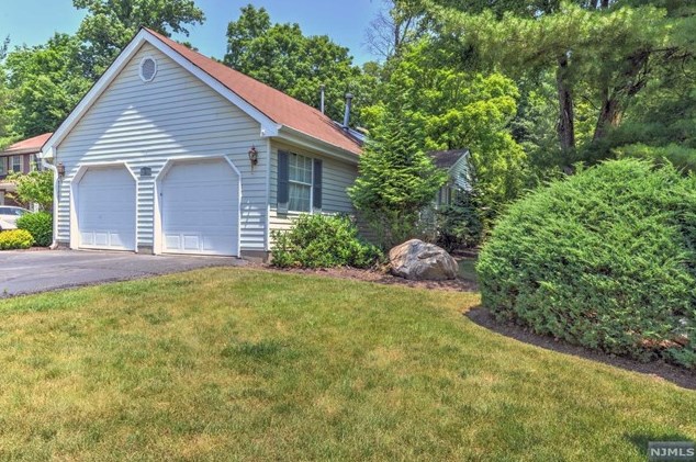 6 Caribou Circle, Wayne, NJ 07470