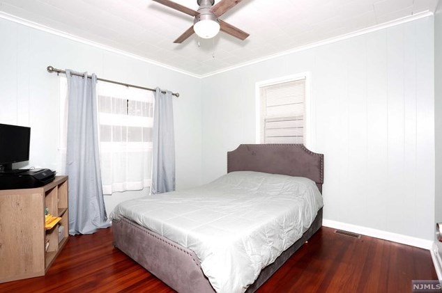 89 Harcourt Ave, Bergenfield NJ  07621-1952 exterior